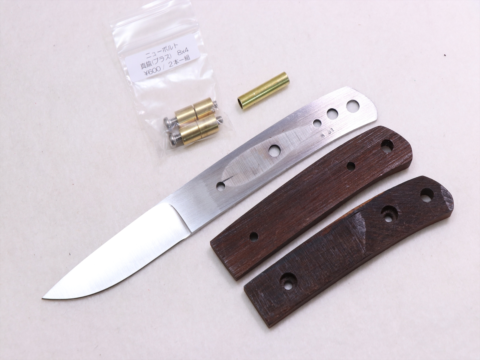 knifekit_3hiltless_semiskinner_outlet